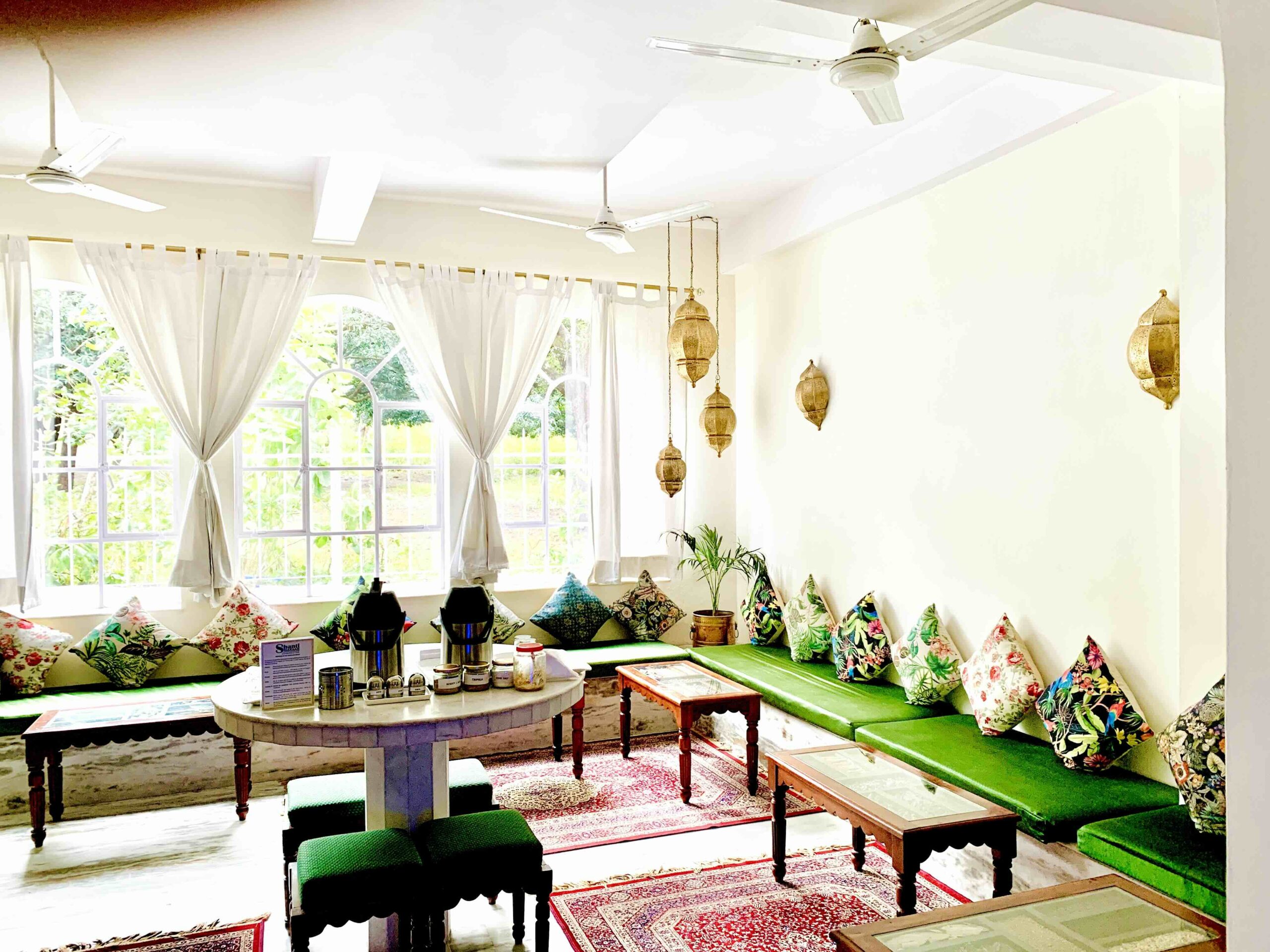 Shanti-Makaan-Essraum-scaled im Soma Yoga Freiburg