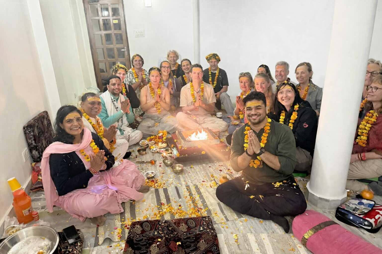 Traditional-fire-ceremony-gathering-in-harmony im Soma Yoga Freiburg